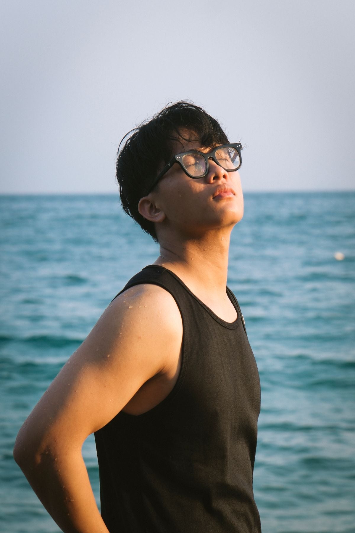 Black tank top, slim fit, seaside lifestyle